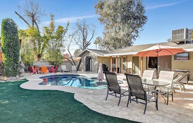 3909 E Whitton Ave - Photo 3 of 22