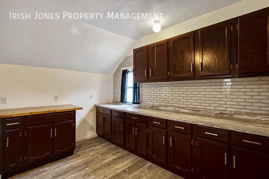 68 Peter St - Photo 2 of 14