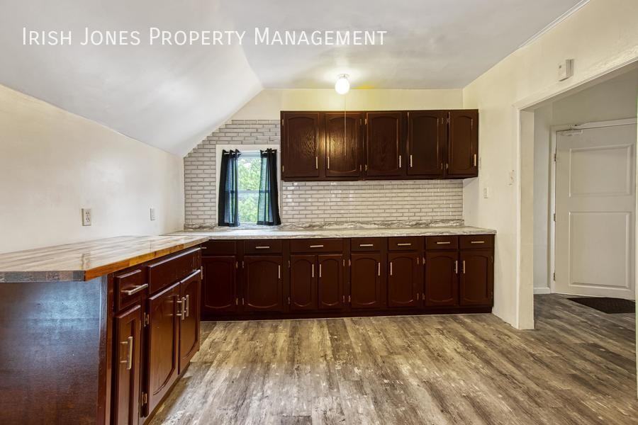 68 Peter St - Photo 3 of 14