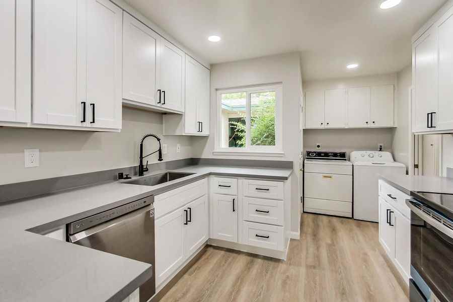 2905 David Ave - Photo 2 of 36