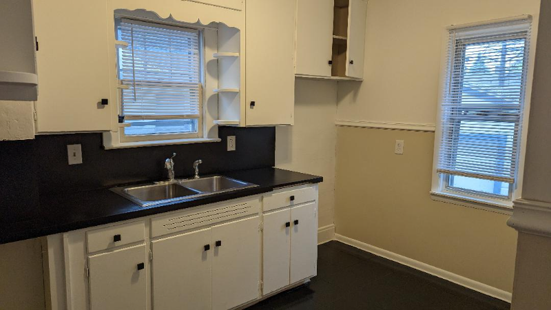 2312 Avon St - Photo 5 of 11