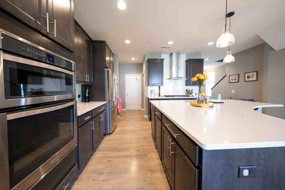 725 Wildflower Ln - Photo 3 of 29