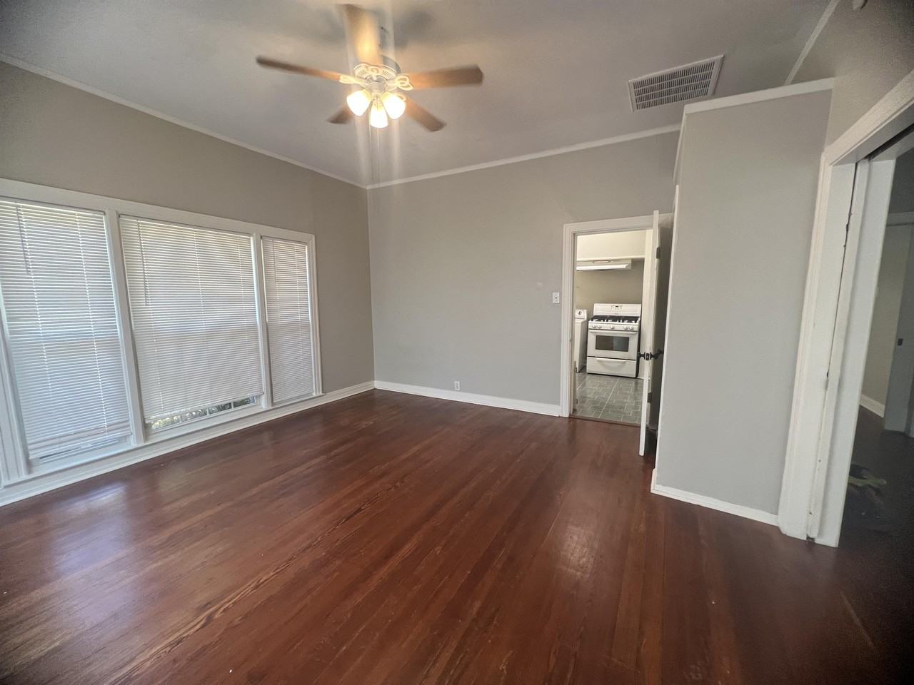 502 Pearl St #1 - Photo 4 of 19