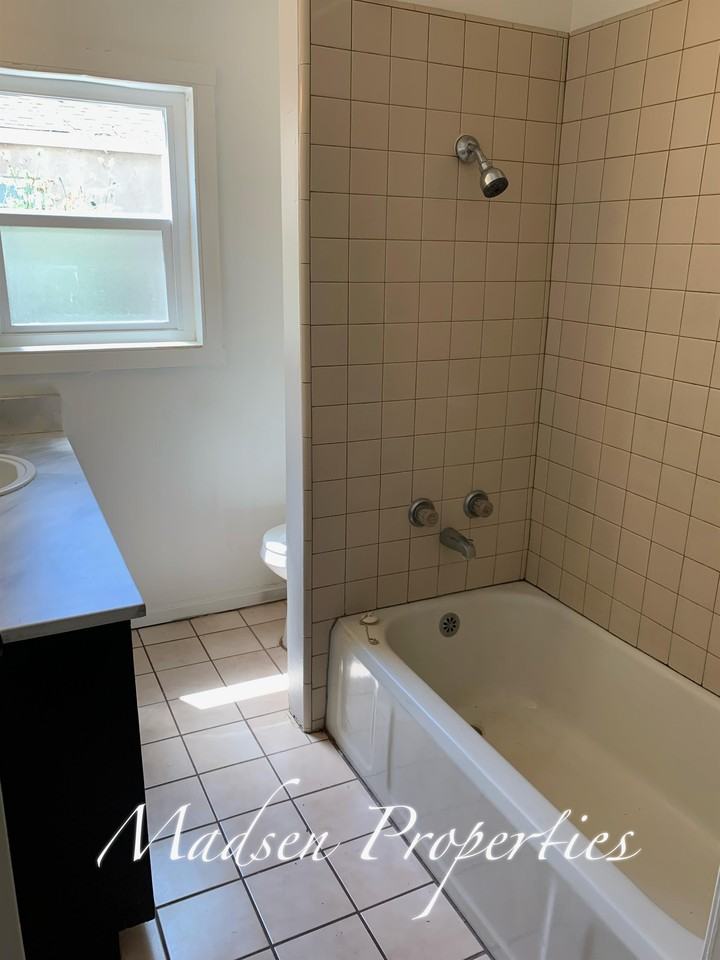 1531 Sherman Ave Frnt - Photo 6 of 19