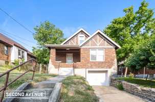 featured image of 1115 Woodlawn Ave