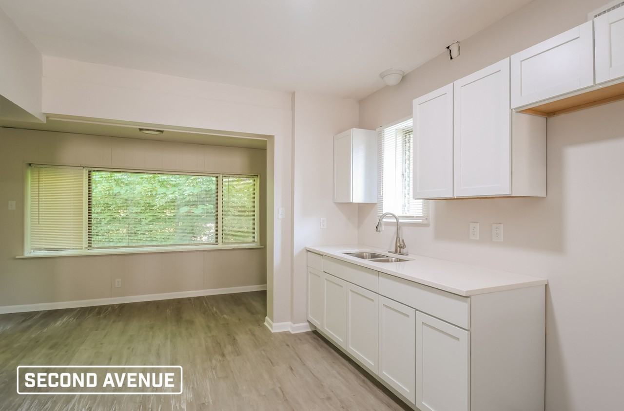 1115 Woodlawn Ave - Photo 3 of 7