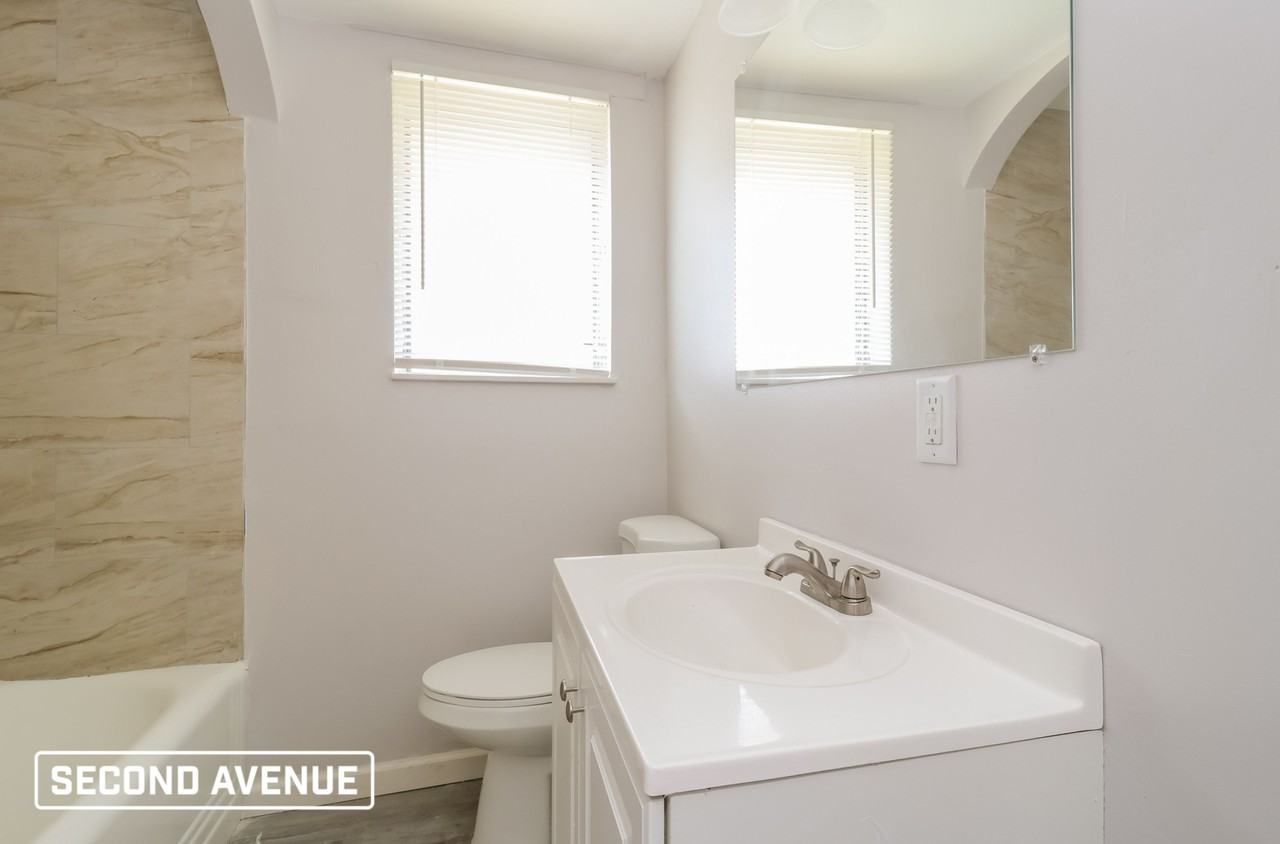 1115 Woodlawn Ave - Photo 5 of 8