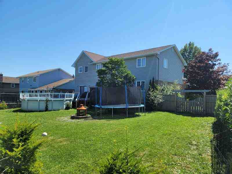 2 Lakeshire Cres #1 - Photo 2 of 15