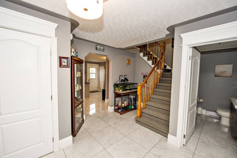 2 Lakeshire Cres #1 - Photo 3 of 15