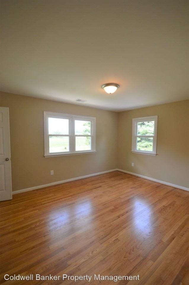 5069 Middle Rd - Photo 2 of 25