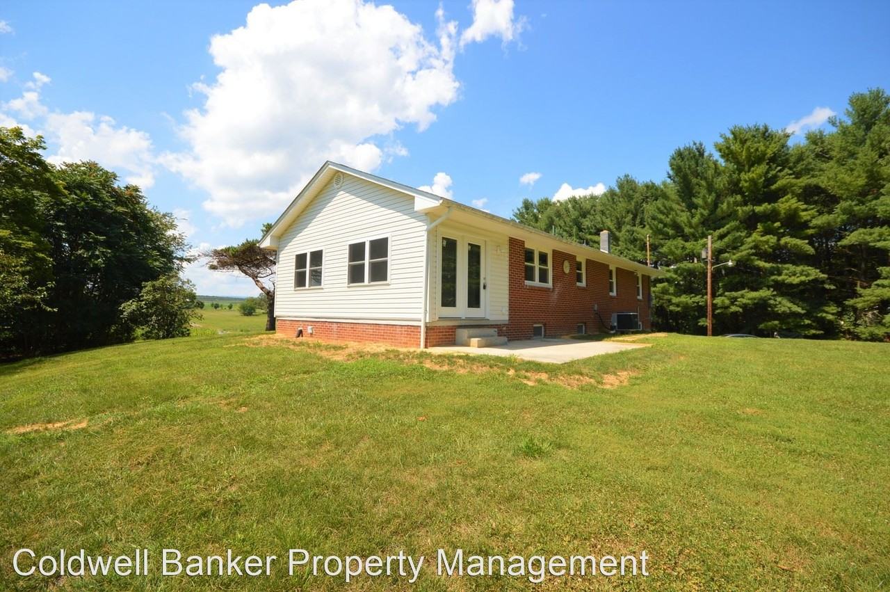 5069 Middle Rd - Photo 3 of 25