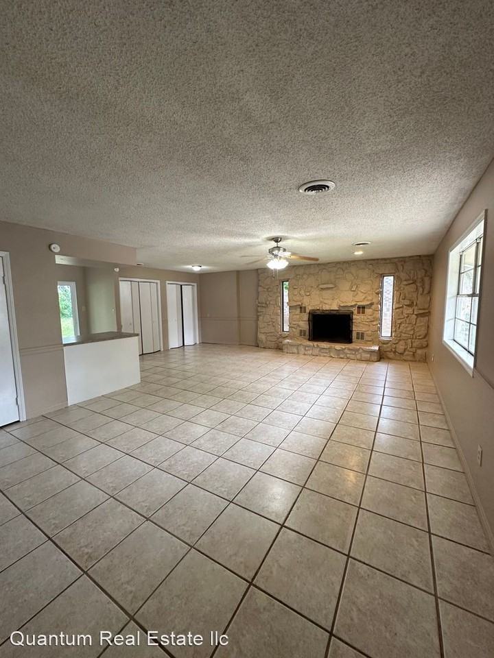 1007 N St - Photo 2 of 10