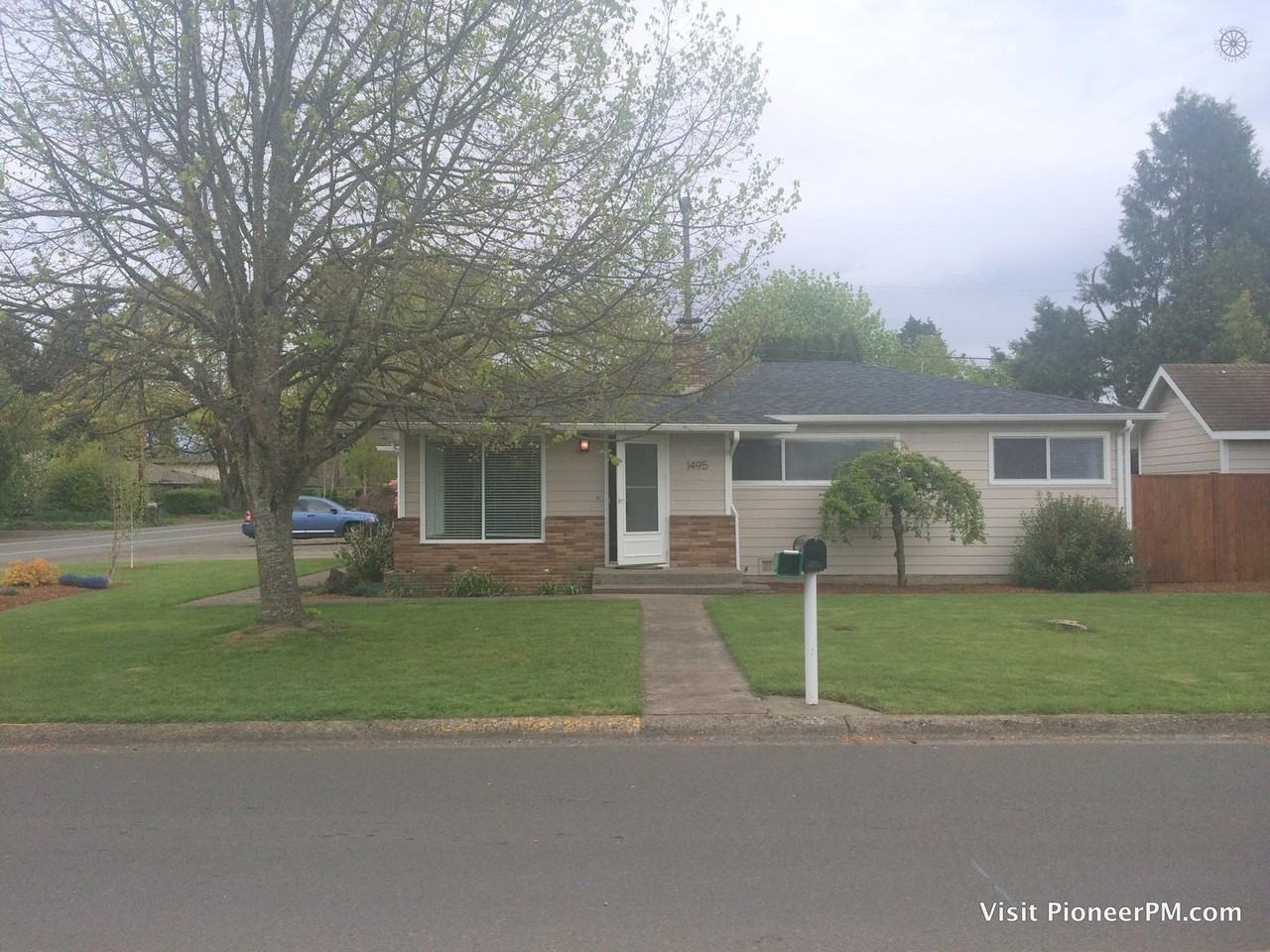 1495 Lake Dr - Photo 2 of 20