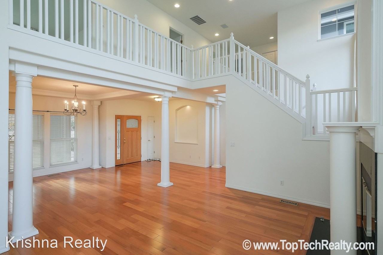 10415 Nw Burkhardt Ct - Photo 2 of 24