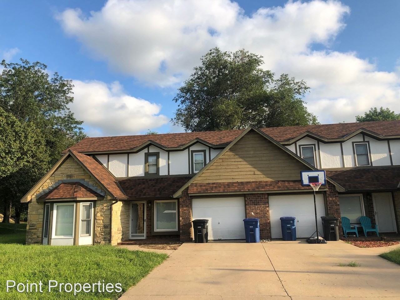 313,315 Woodridge - Photo 2 of 14