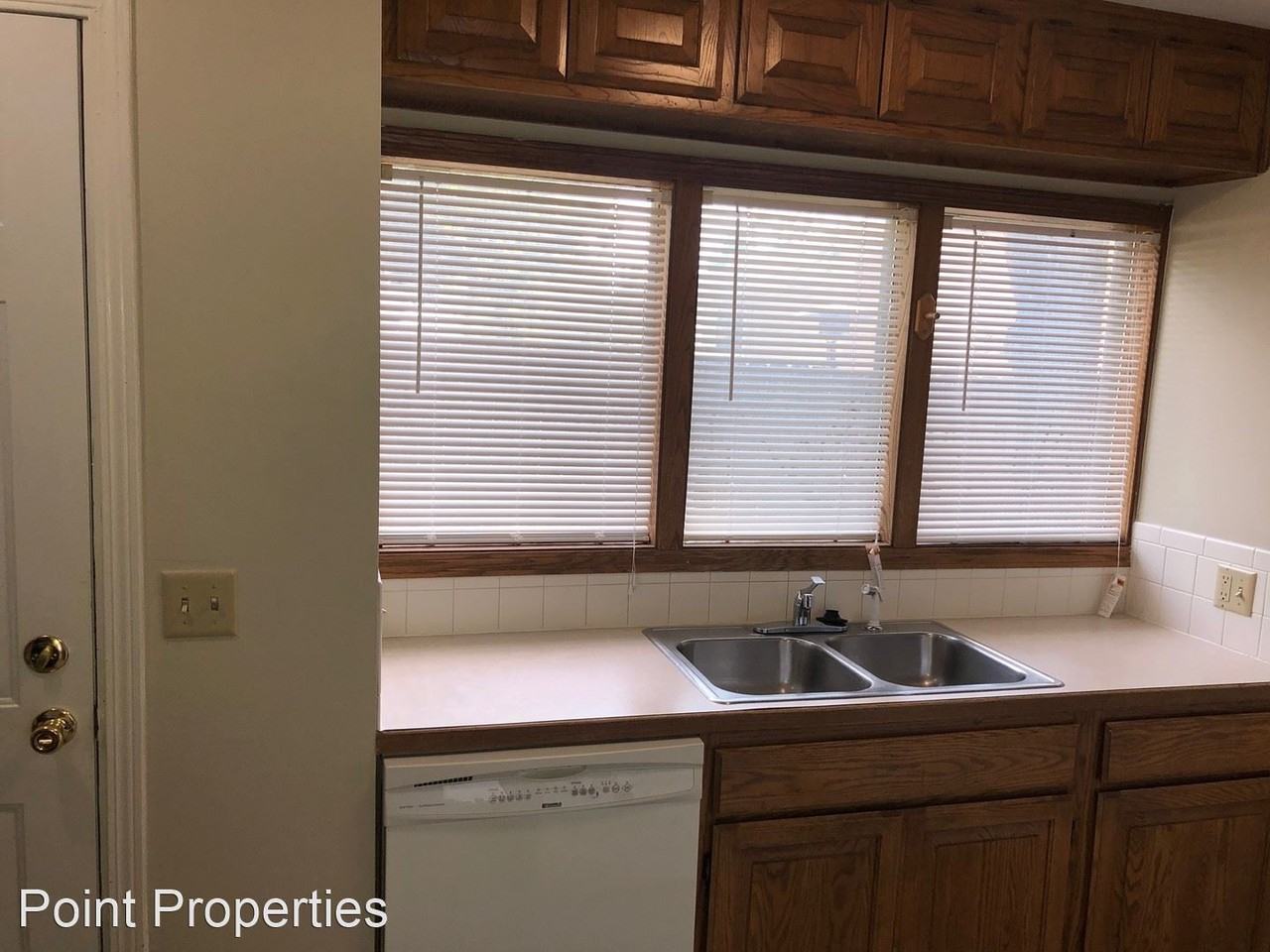 313,315 Woodridge - Photo 3 of 14