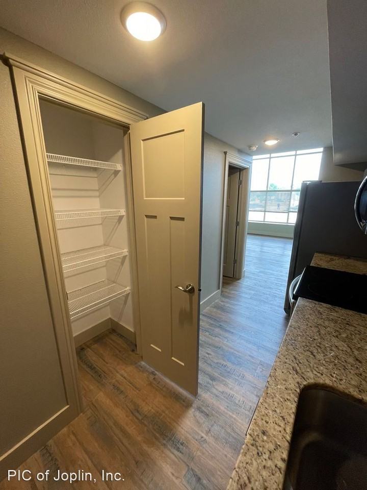 702 S Wall - 702 Wall Units 102 - Photo 2 of 9