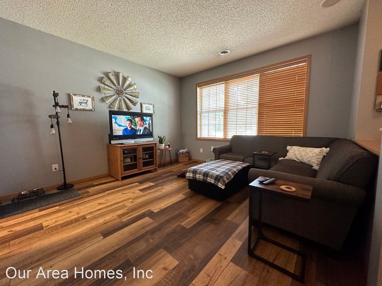 10607 171st Ave Nw - Photo 2 of 11