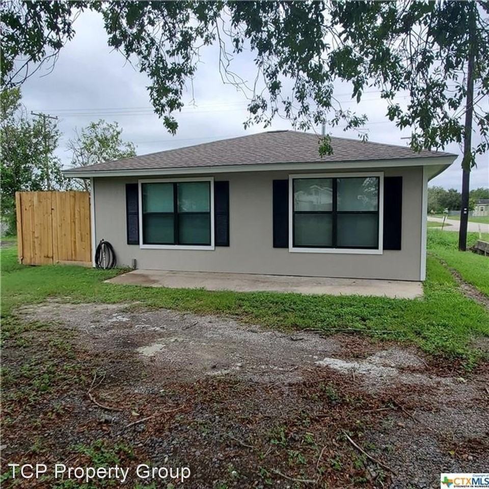 313 N Rail St - Photo 2 of 14