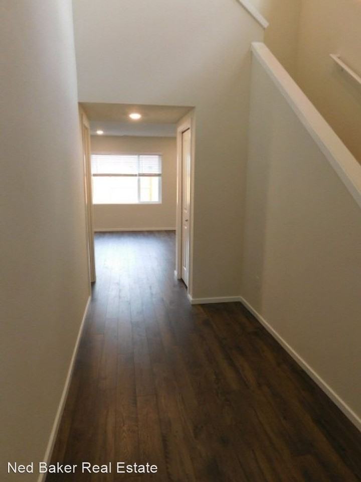 4737 Navigation Ave Ne - Photo 3 of 32