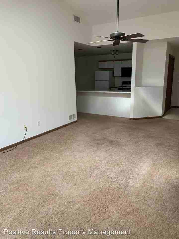 5179 Zenith Pkwy - Photo 2 of 15