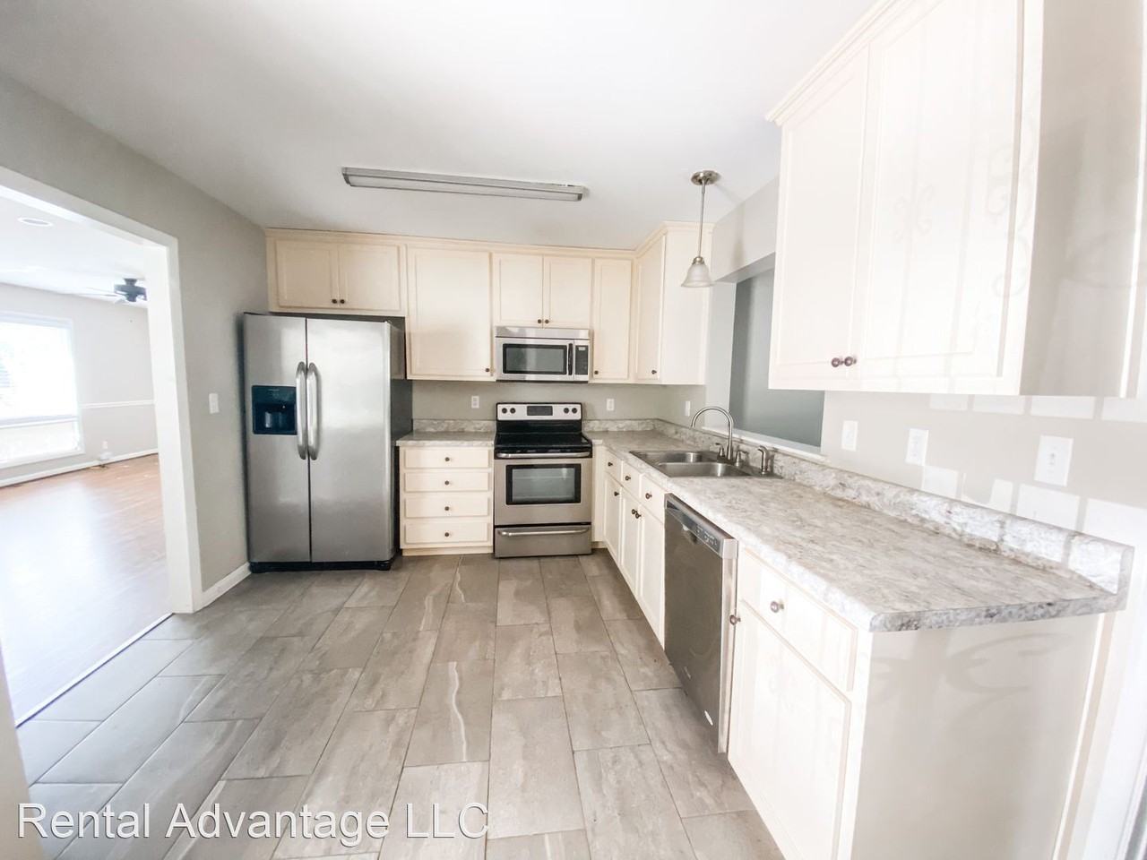 648 Oakmoor Dr - Photo 2 of 10