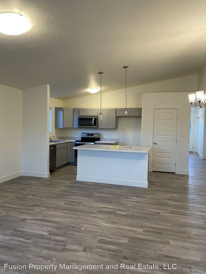 1105 Kiefer Ave - Photo 2 of 11