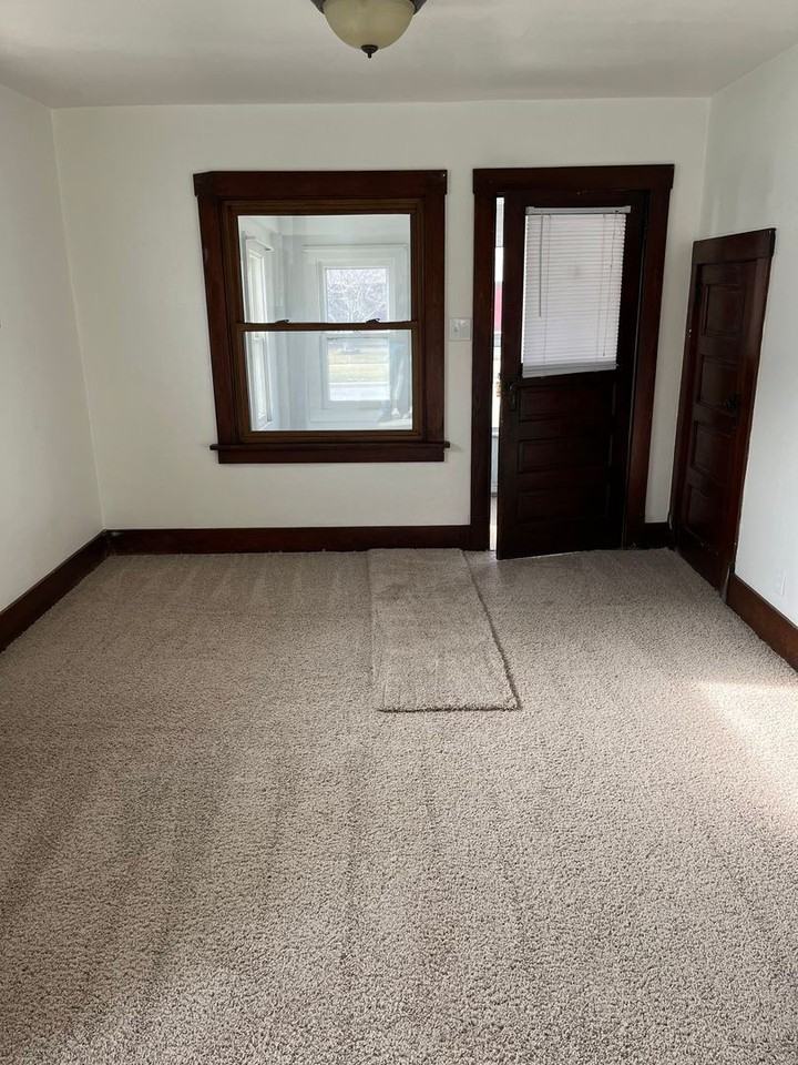 1017 S 25th St - Photo 2 of 7