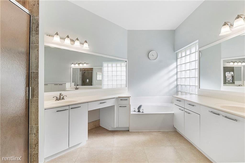 10650 Nw 48th St - Photo 3 of 11