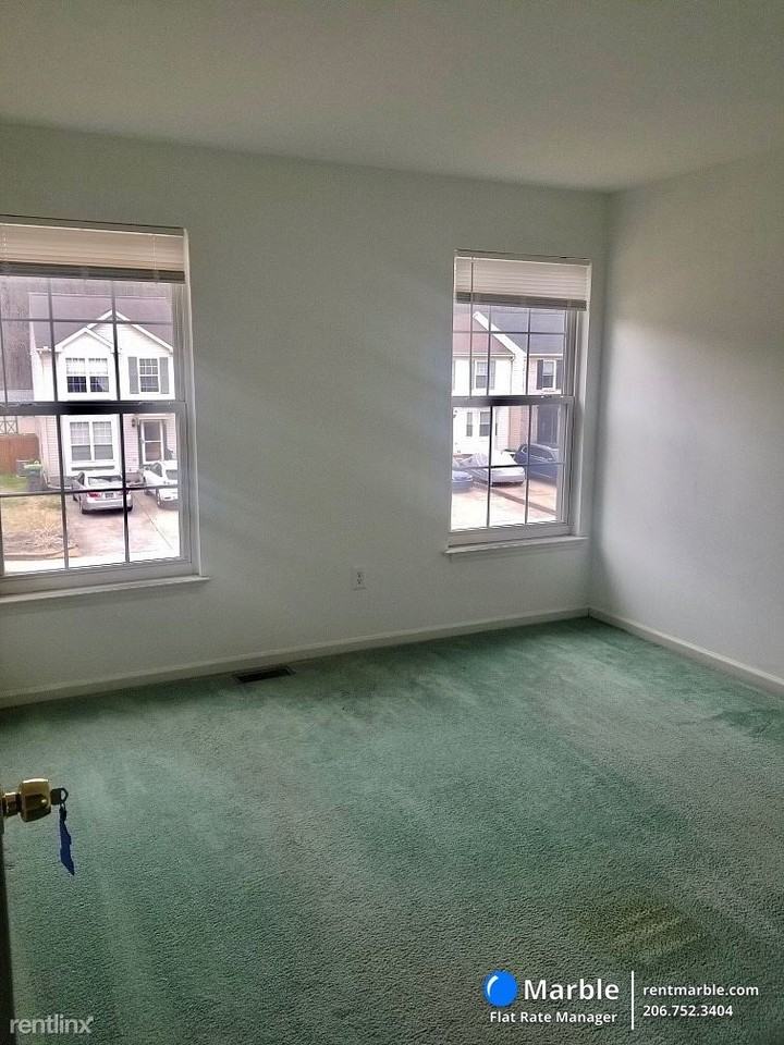 102 Cypress Dr - Photo 3 of 14