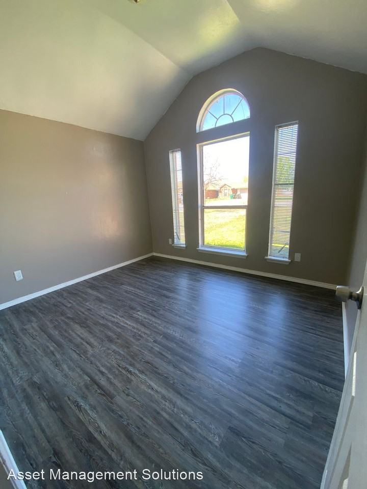 626 Nw 113th St - Photo 2 of 18