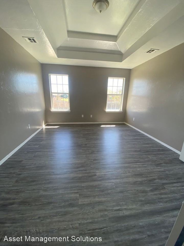 626 Nw 113th St - Photo 3 of 18