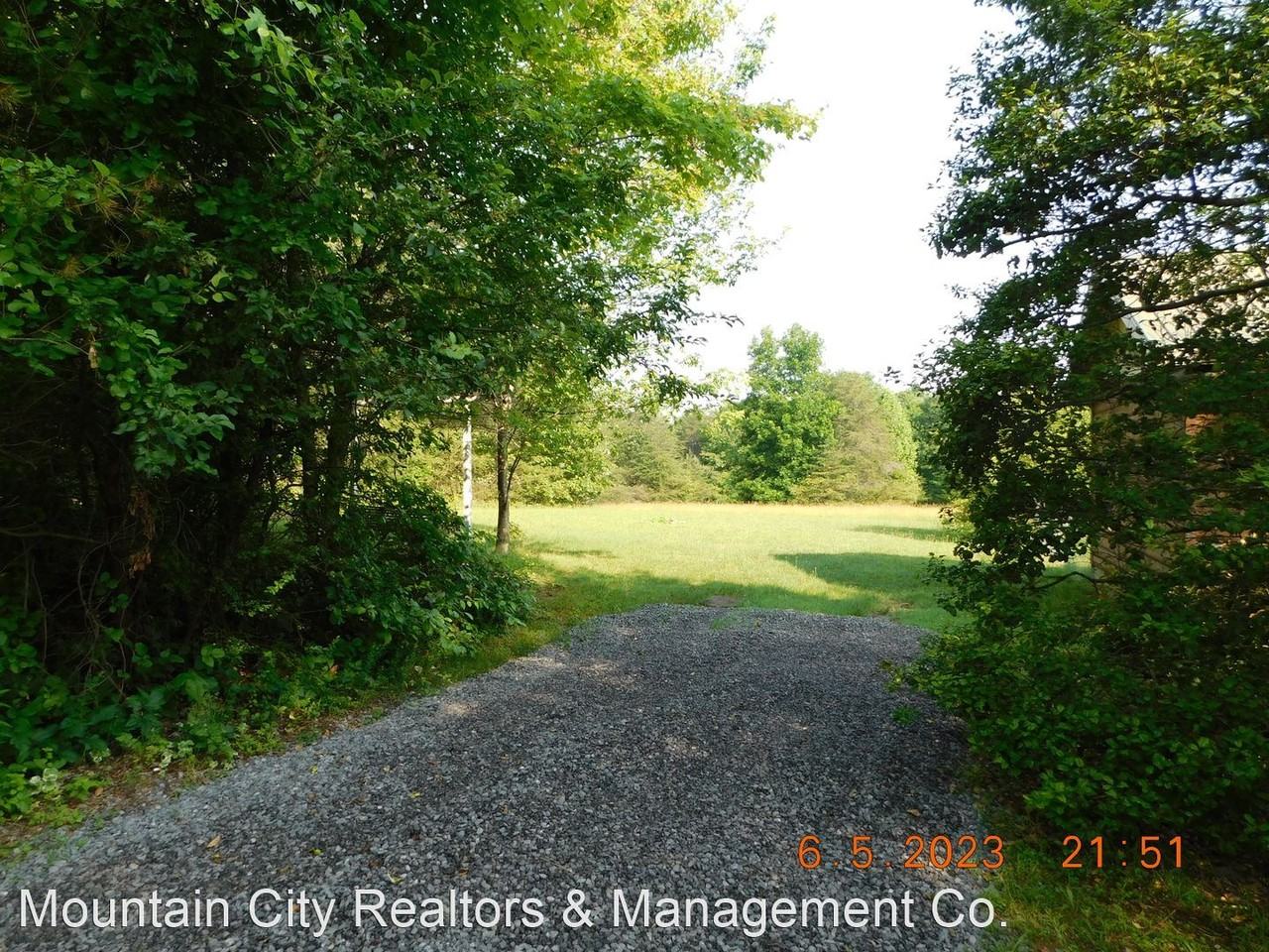 579 Miller Rd - Photo 3 of 19
