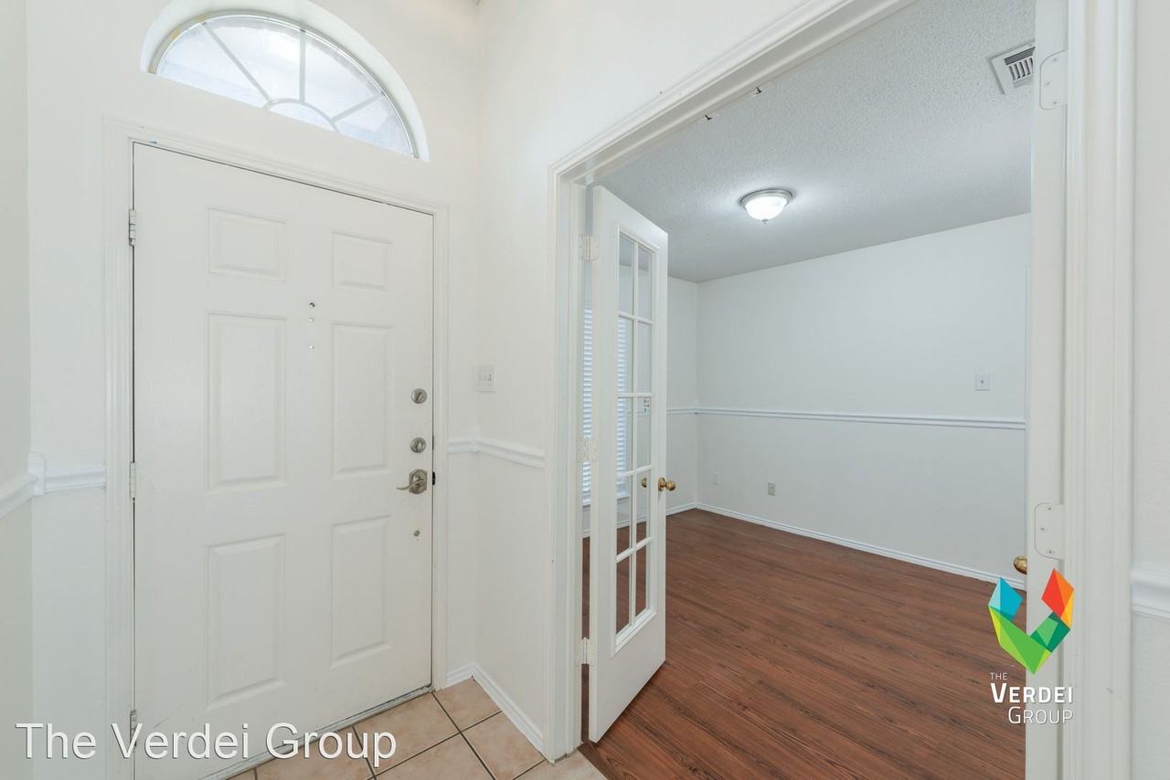 7921 Rattlers Ct - Photo 3 of 15