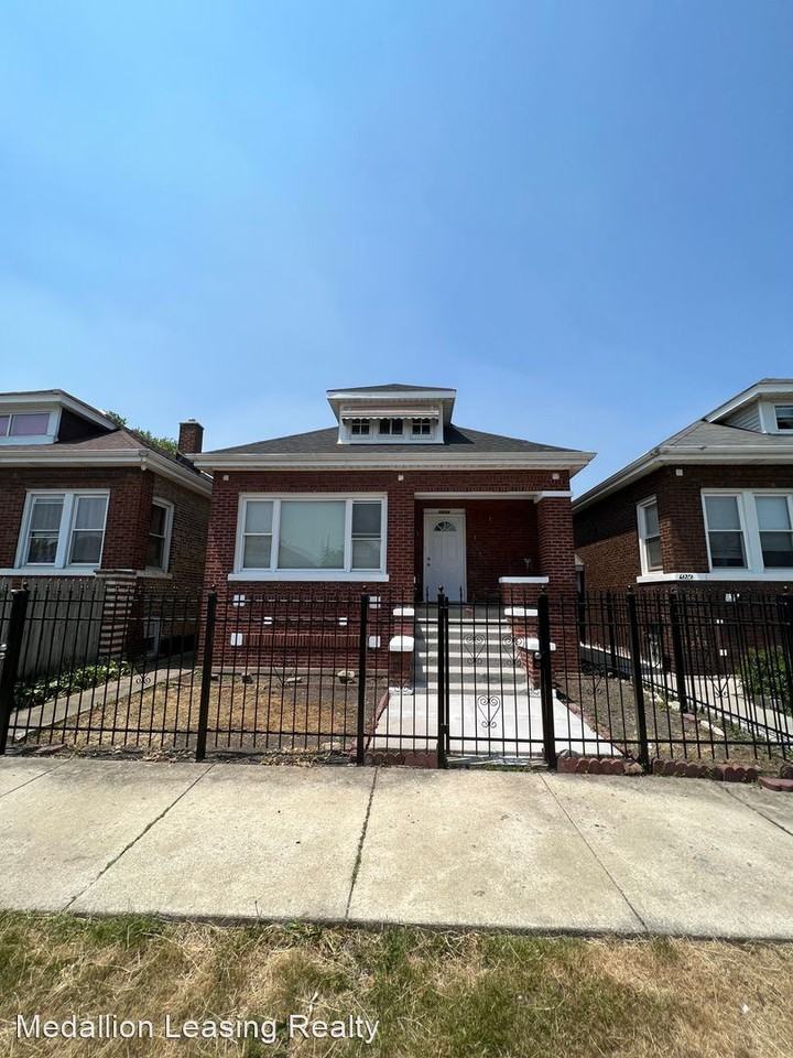 6434 S Sacramento Ave - Photo 2 of 19