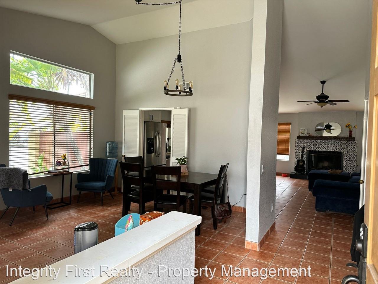 1771 S Point Dr - Photo 3 of 33