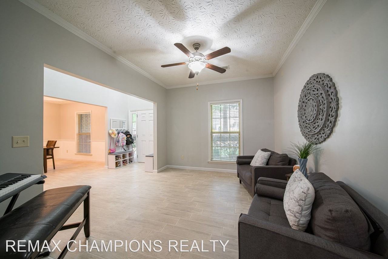 8116 Old Pope Ln - Photo 3 of 50