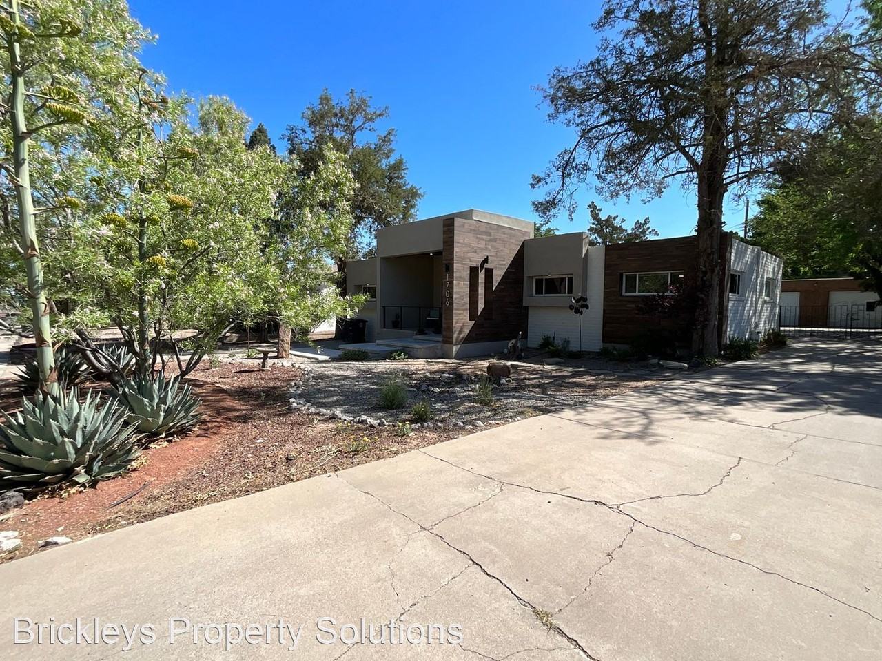 1706 Princeton Dr Ne - Photo 2 of 37