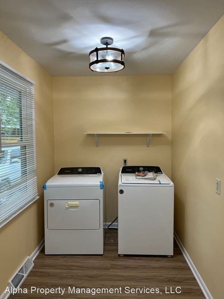 1205 S Lexington St - Photo 3 of 10