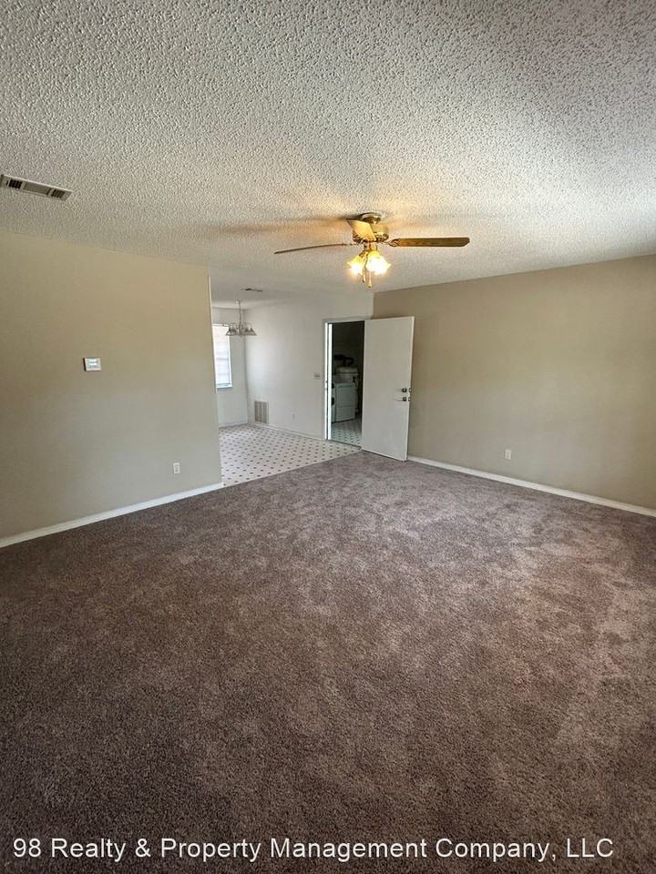 159 Hawthorn Rd - Photo 2 of 20