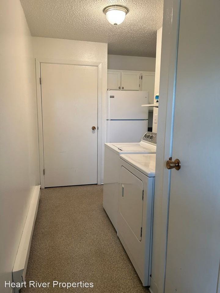 312 Sunrise Dr - Photo 3 of 10