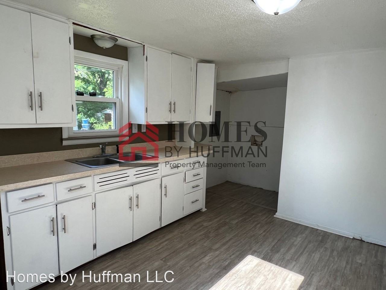 2714 Rheinhardt Ave - Photo 2 of 8