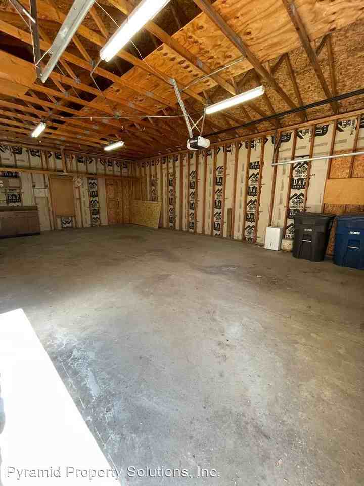 2806 53rd St - Photo 3 of 13