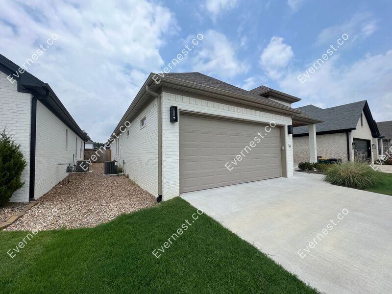 16 Short Leaf Ln - Photo 2 of 36