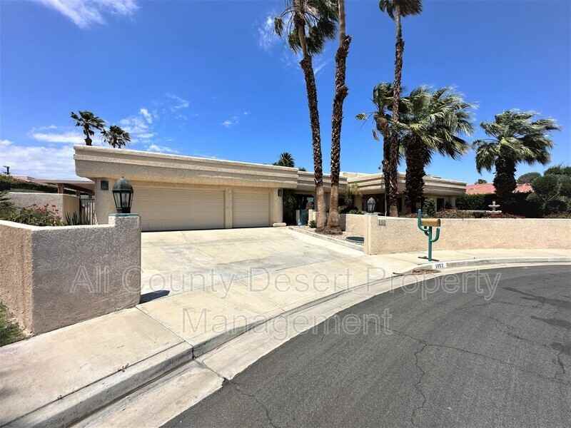 1052 E Diana Cir - Photo 2 of 19