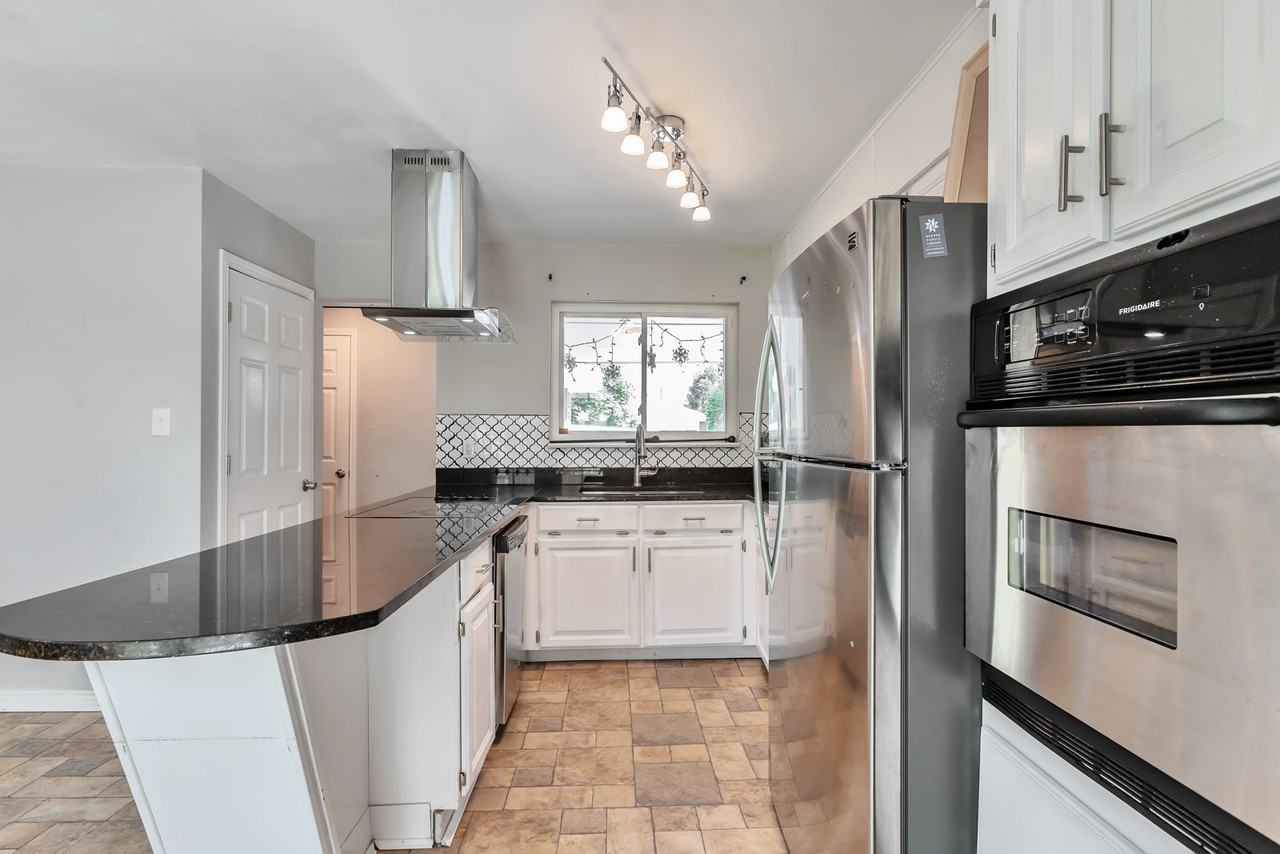 13508 E 5th Pl - Photo 3 of 31