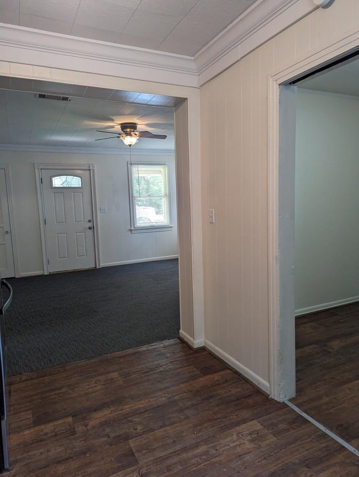 1815 Brooklane Dr - Photo 2 of 14