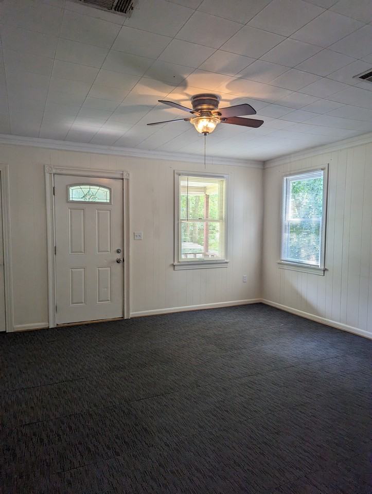 1815 Brooklane Dr - Photo 3 of 14
