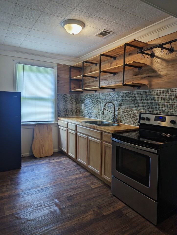 1815 Brooklane Dr - Photo 4 of 14