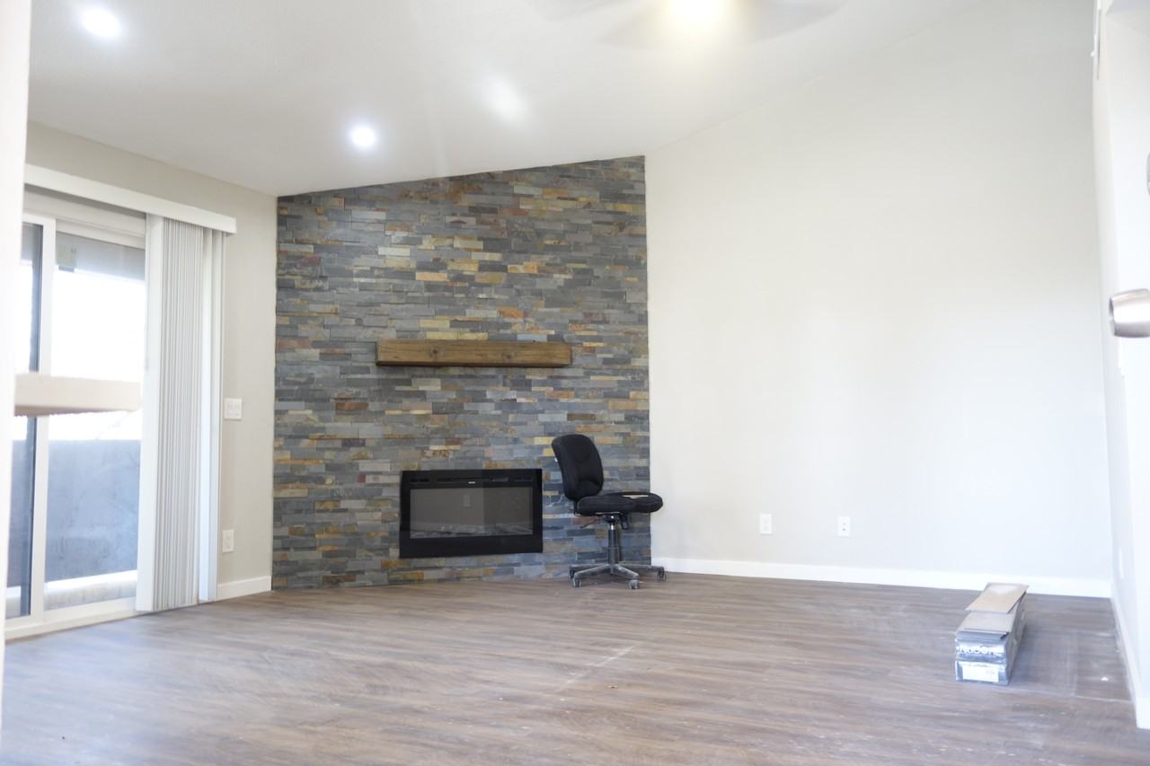 5694 S Wood Crest Dr - Photo 2 of 15